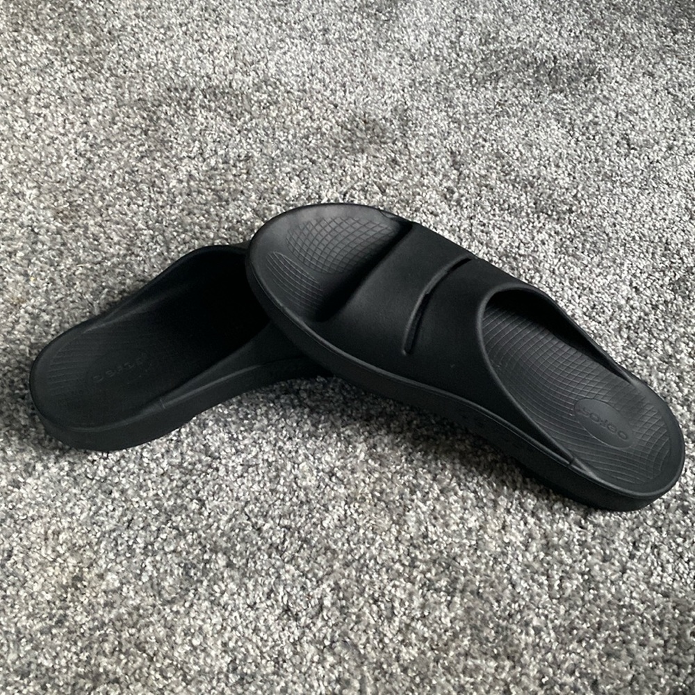 Oofos slide in unisex sandals. Size M13 - W15 EU46